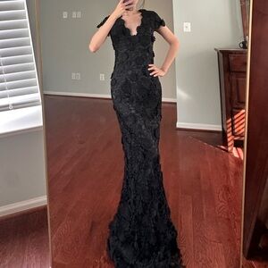 Elegant Black Lace Evening Gown